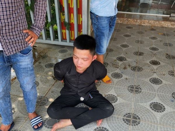 Đi ôtô khống chế nữ nhân viên điểm giao dịch Viettel cướp tiền