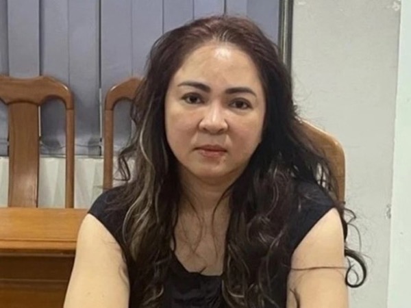 Bà Nguyễn Phương Hằng từ chối 8/9 luật sư bào chữa
