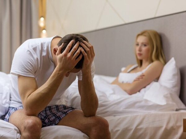 Nỗi khổ của quý ông lấy vợ 2 năm chưa một lần 'lâm trận' thành công