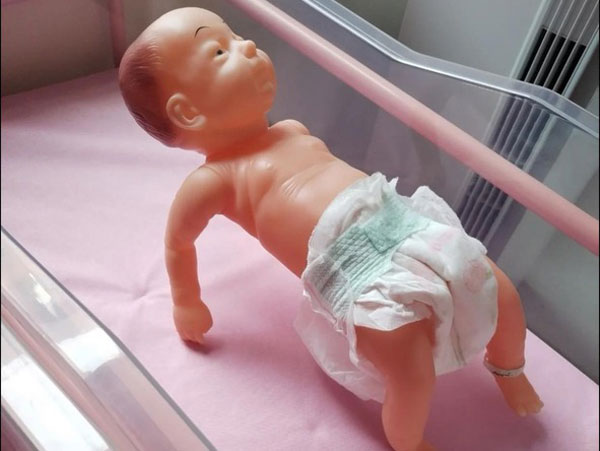 Tham gia lớp học tiền sản, người mẹ gen Z gây hoảng với loạt tư thế lạ