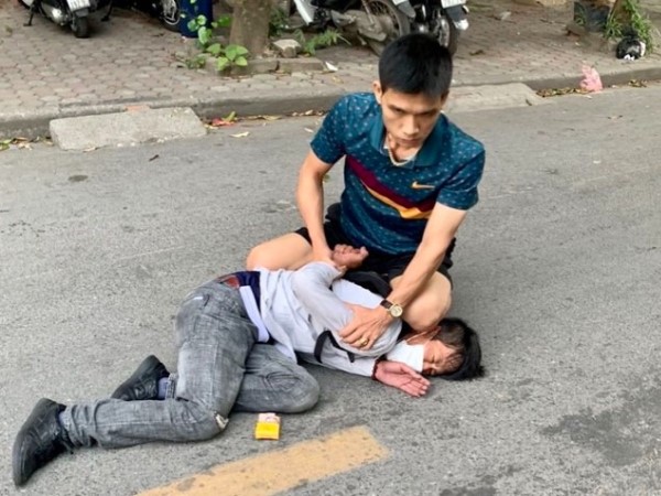 Thiếu tá Công an quyết liệt truy đuổi cả cây số, khống chế tên trộm 6 tiền án