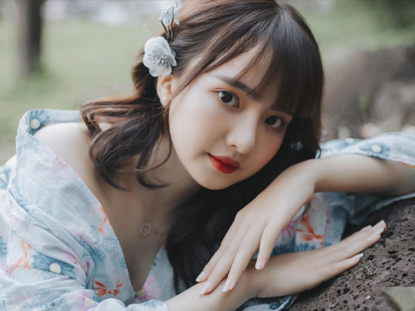 Nữ sinh trường Kinh tế chuẩn 'con nhà người ta' là ai?
