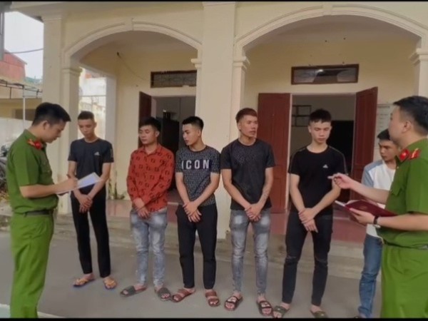 Hai nhóm thanh niên nhà trai và nhà gái lao vào hỗn chiến tại nhà cô dâu