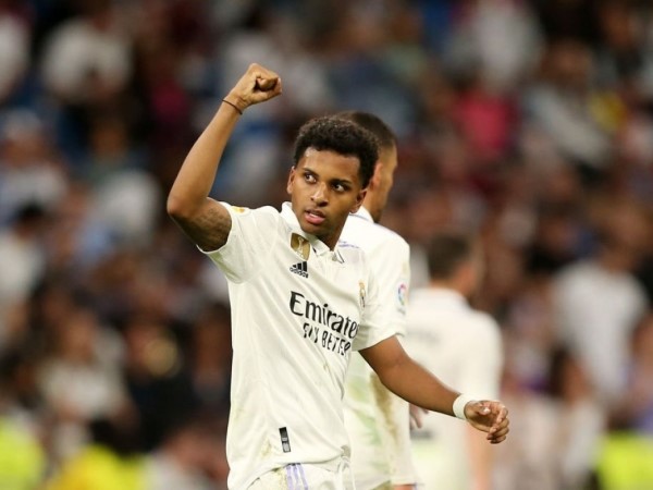 Real Madrid thắng 'hú vía' trong ngày vắng Vinicius