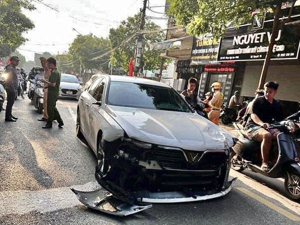 Tài xế vi phạm nồng độ cồn gây tai nạn liên hoàn, 4 người bị thương