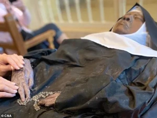 Mỹ: Khai quật mộ nữ tu sau 4 năm chôn cất, kinh ngạc chứng kiến 'phép màu' trong quan tài