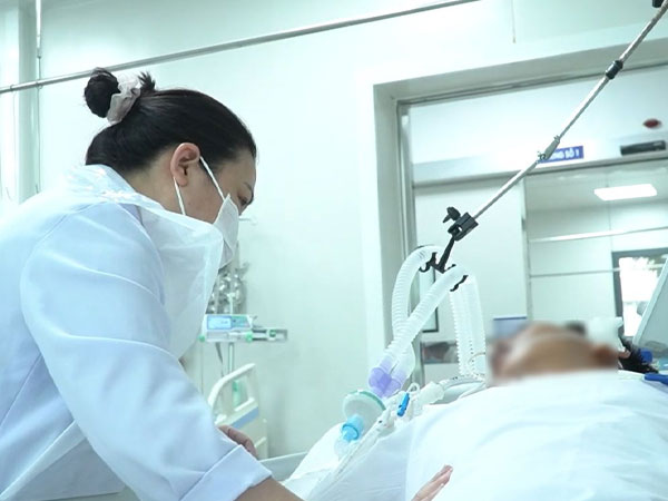 Không thể dùng thuốc giải độc chuyển về từ Thụy Sĩ, sức khỏe 2 bệnh nhân ra sao?