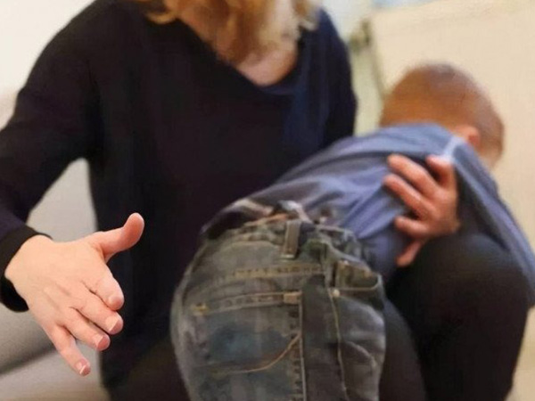 Bé trai 9 tuổi suy thận cấp sau khi bị mẹ đánh vào mông: 5 vị trí 'huyết mạch' của trẻ, cha mẹ giận đến mấy cũng không nên chạm vào