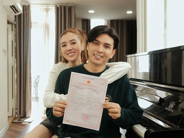Hồ Quang Hiếu đã đăng ký kết hôn với bạn gái kém 17 tuổi