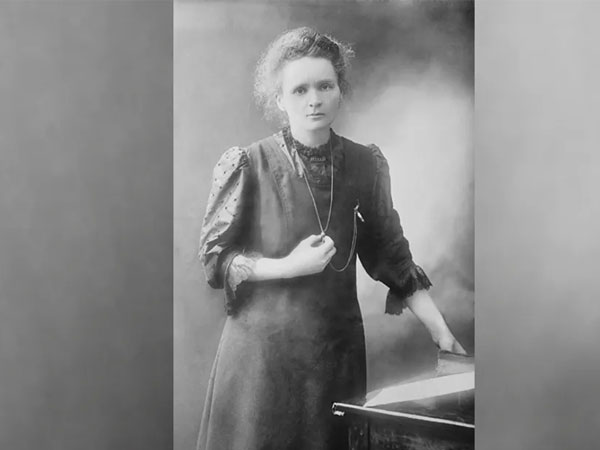 Vì sao thi thể của Marie Curie được đặt trong quan tài lót chì?