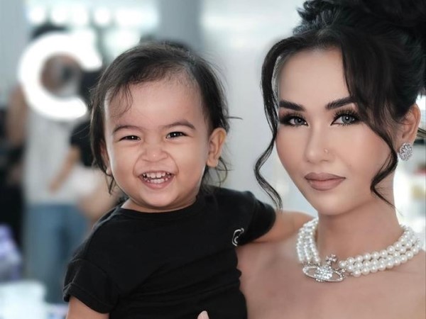 Ái nữ nhà Võ Hạ Trâm khoe khiếu nghệ thuật, chỉ một chi tiết chứng minh sẵn sàng nối nghiệp mẹ