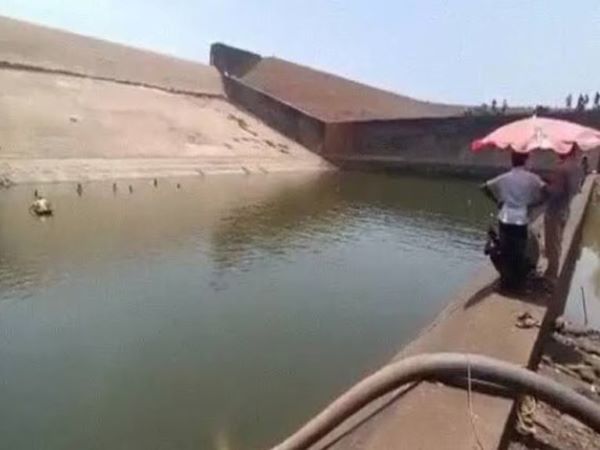 Quan chức Ấn Độ hút cạn hồ chứa 2 triệu lít nước để tìm điện thoại