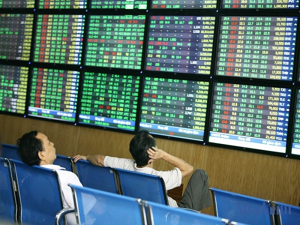Thấy gì khi khối ngoại bán ròng 2.300 tỷ đồng trong tuần qua?