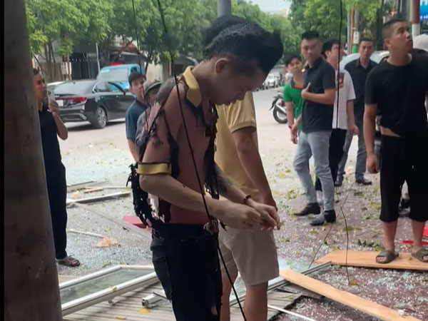 Nổ lớn tại quán lẩu mì cay 7 cấp độ, nhân viên bị 'thổi' bay cả áo đang mặc