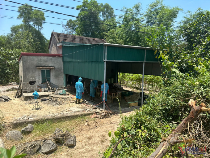 Vụ thi thể 2 mẹ con phân hủy tại nhà riêng: Người mẹ nghi đã chết 1 tháng