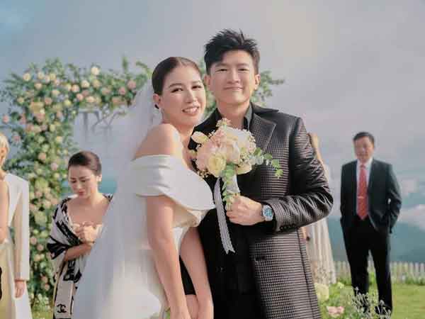 Trang Trần chính thức lên xe hoa cùng chồng Việt kiều, đám cưới có 1 'vị khách' vô cùng đặc biệt