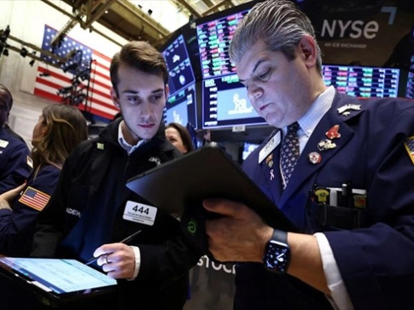 Phố Wall kết tuần 'rực rỡ', Nasdaq Composite kéo dài chuỗi tăng 5 tuần