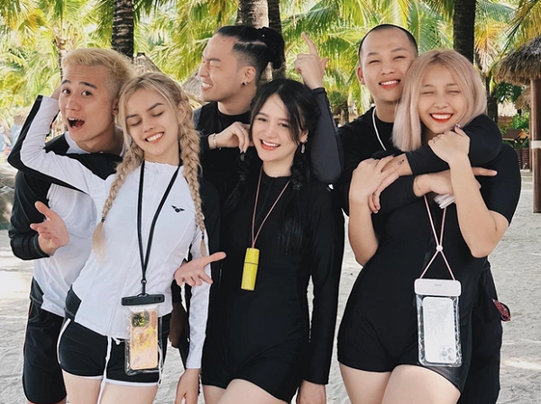 Thêm 1 cặp đôi nổi tiếng rời 'team' Thủng Long Family