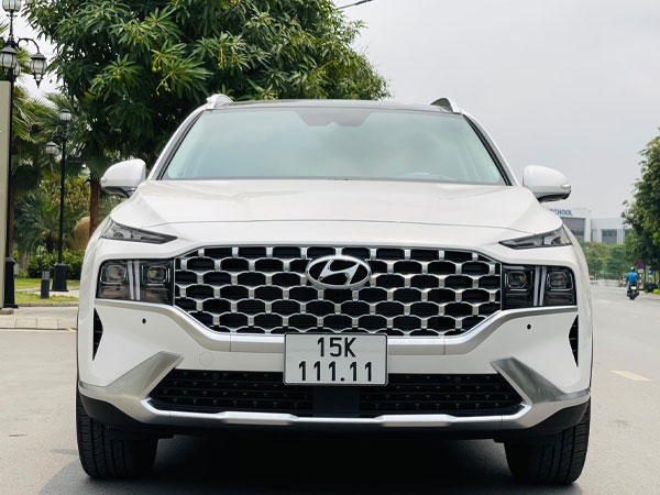 Hyundai Santa Fe 2023 trúng biển ngũ quý 1 'hét' giá 2,5 tỷ đồng