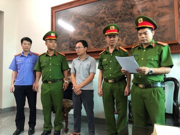 Bắt tạm giam nguyên Giám đốc Trung tâm đăng kiểm 90.02D