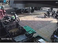 Kinh hoàng đối tượng cầm dao chém công an giữa phố