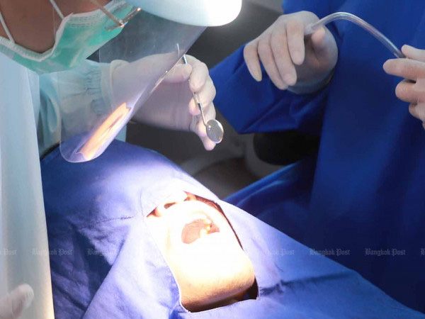 Đi nhổ 12 chiếc răng sâu, người đàn ông chết oan uổng vì không được cầm máu
