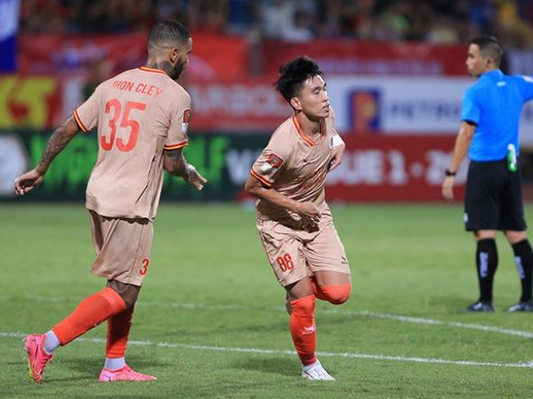 VPF thuê trọng tài ngoại thổi còi trận đấu có CLB Công An Hà Nội