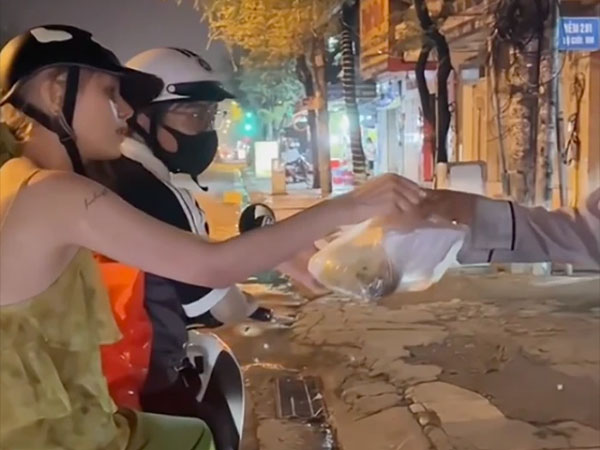 Hotgirl Xoài Non gây tranh cãi khi làm thiện nguyện, netizen: 'Của cho không bằng cách cho!'