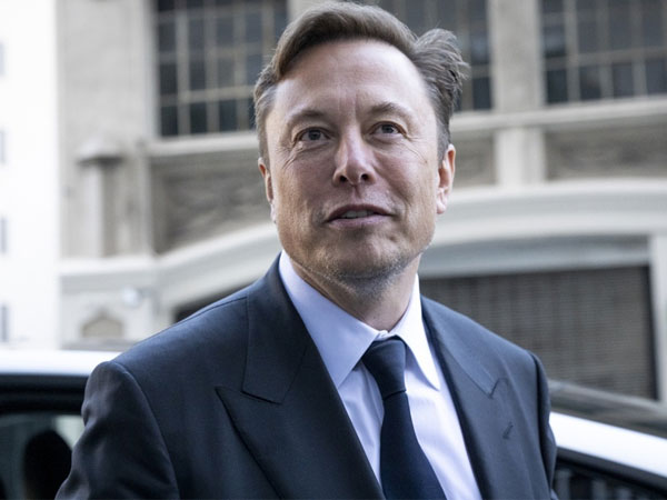 Máy bay của tỉ phú Elon Musk đến Bắc Kinh