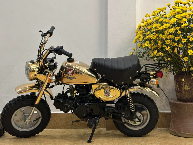 Honda Monkey 1996 mạ vàng chưa từng đổ xăng rao bán giá 300 triệu
