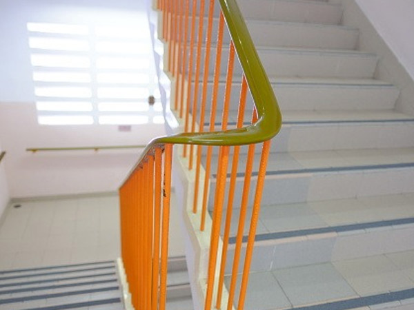 Nhờ nữ sinh chuyển đồ, thầy giáo thể dục giở trò đồi bại