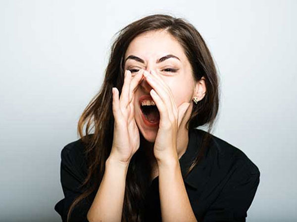 Người phụ nữ luôn hét lúc 6h sáng để nở phổi: Nhận định của bác sĩ