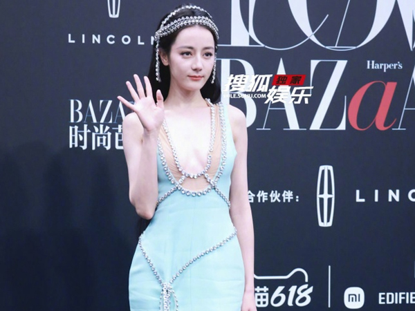 Dàn sao đình đám Hoa Ngữ đọ sắc tại sự kiện khủng nhất Cbiz: Địch Lệ Nhiệt Ba diện váy xẻ ngực sâu cuốn hút, Triệu Lệ Dĩnh, Dương Tử khoe vẻ đẹp nữ thần