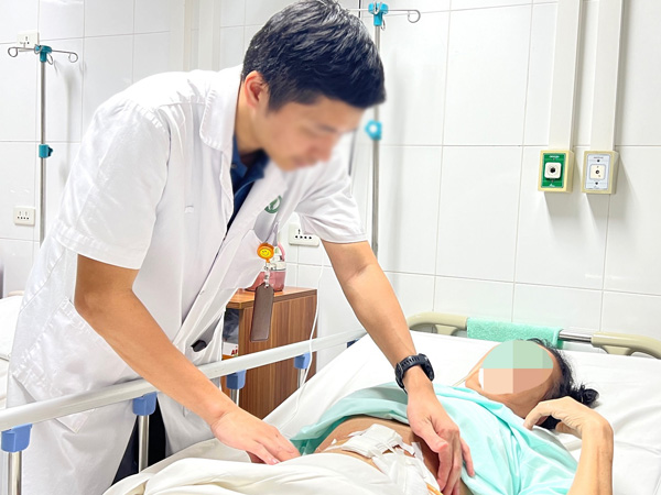 Cô gái 17 tuổi thủng ruột vì thói quen tưởng chỉ có ở người lớn tuổi sau ăn