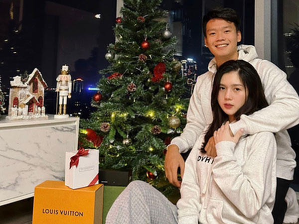 Hậu sinh con, vợ hot girl cầu thủ Thành Chung ngày càng quyến rũ