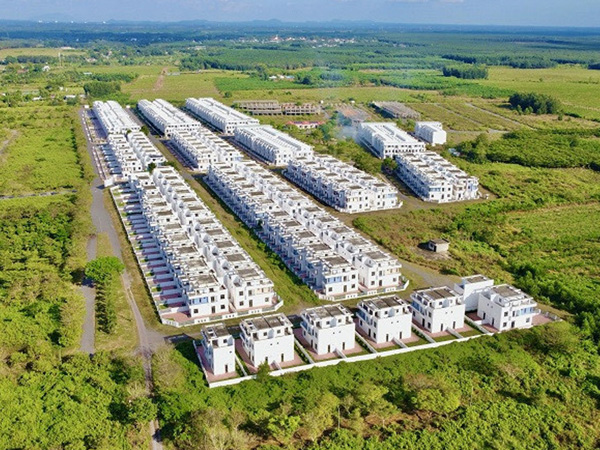 Xây gần 500 căn nhà trái phép, cổ phiếu giảm sàn, chủ đầu tư giải thích gì?
