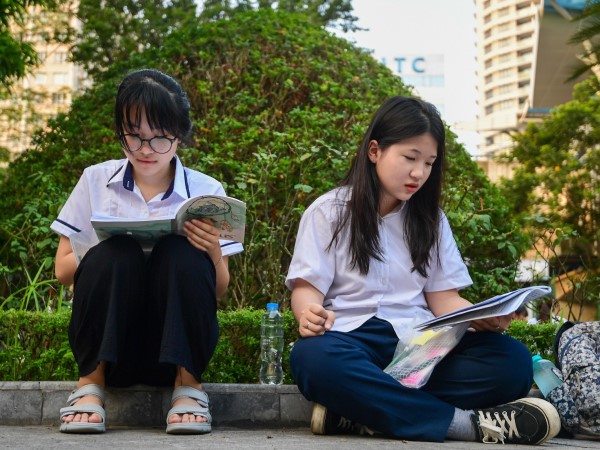 Hơn 6.000 sĩ tử bắt đầu tranh suất vào trường chuyên 'nóng' nhất nhì Hà Nội
