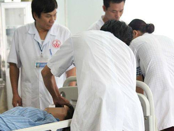 Nữ sinh nhập viện tâm thần sau tháng nghỉ hè vì lý do này, bác sĩ cảnh báo điều cực nguy hiểm với trẻ khi nghỉ hè