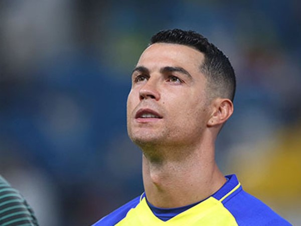 Ronaldo định đoạt tương lai, không trở lại châu Âu thi đấu