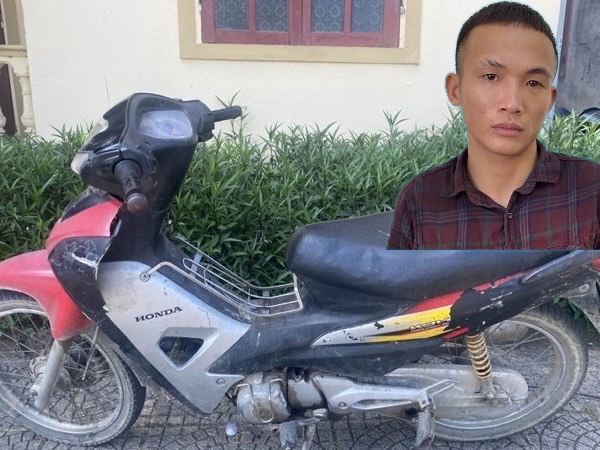Nam thanh niên bị bắt vì đổi xe đạp đang đi lấy xe máy của người dân