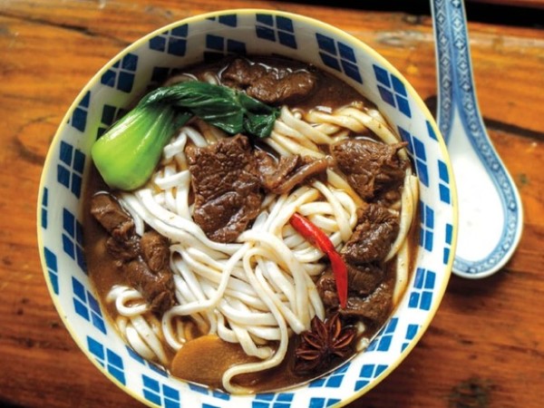 Bát mì bò giá gần 50 triệu đồng ở Trung Quốc: Chứa 12 nguyên liệu bí mật từ đất trời, cần tới 12 đầu bếp chế biến