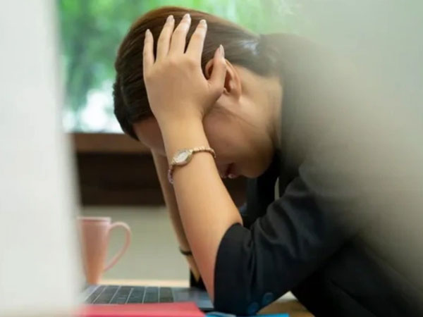 Chán người chồng keo kiệt, tôi muốn ly hôn nhưng bố mẹ phản đối