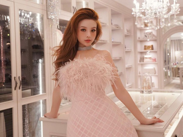 Cựu hot girl Huyền Baby: Nhan sắc không tuổi, chồng cho 24 tỷ đồng tiêu vặt