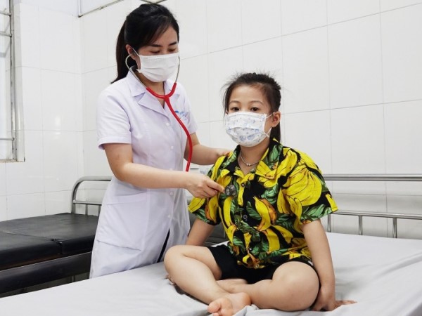 Trẻ sốt cao, ho liên tục, cha mẹ cần chú ý đến bệnh này
