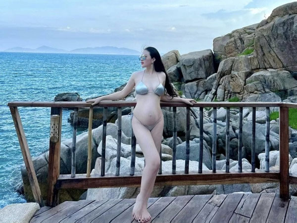 'Cô dâu 200 cây vàng Nam Định' mang thai lần 3, bụng vượt mặt vẫn mặc bikini bé xíu, khoe body nóng bỏng