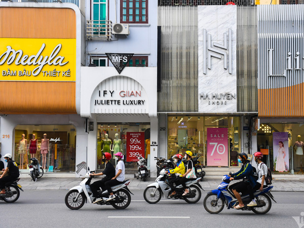 Các con đường thời trang ở Hà Nội ế ẩm, hàng loạt chủ tiệm trả mặt bằng