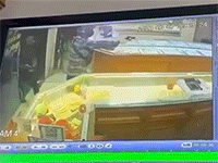 Cận cảnh quá trình hai tên cướp gây án trong tiệm vàng ở Hải Dương
