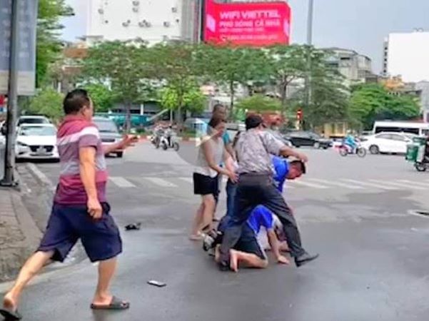 Chủ tịch Hà Nội chỉ đạo hỏa tốc điều tra vụ phóng viên bị hành hung