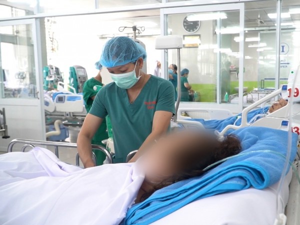 Người phụ nữ bị thủng bụng, mất 6 lít máu sau khi hút mỡ