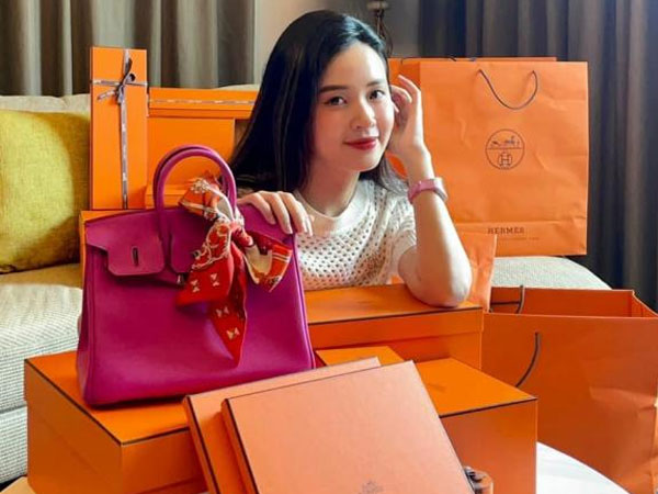 Midu khoe clip tậu hàng loạt chiếc túi hiệu đắt đỏ, chứng minh độ giàu có 'không phải dạng vừa'